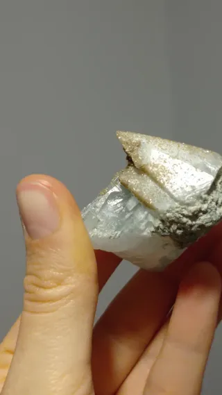 Quarzo speciale Fairy con calcite e rodocrosite