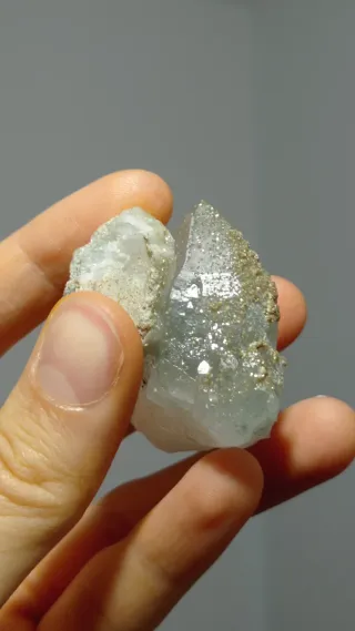 Quarzo speciale Fairy con calcite e rodocrosite