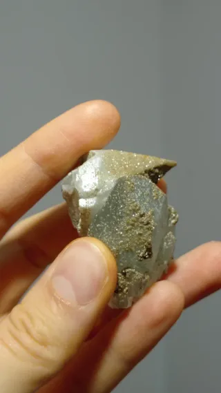 Quarzo speciale Fairy con calcite e rodocrosite