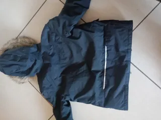 Parka niño Quechua negra con capucha talla 10-11