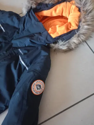 Parka niño Quechua negra con capucha talla 10-11
