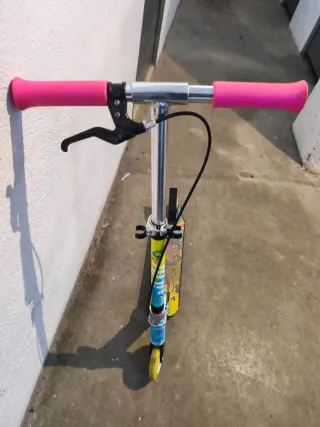 Patinete infantil rosa y amarillo