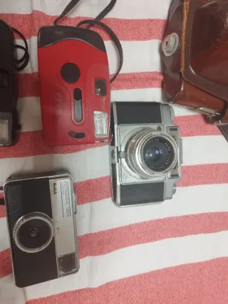 Lote 9 cámaras analógicas y 1 de video vintage