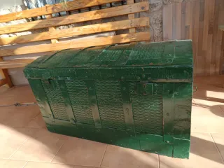 Baúl antiguo verde