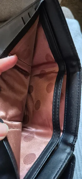 Monedero negro acolchado