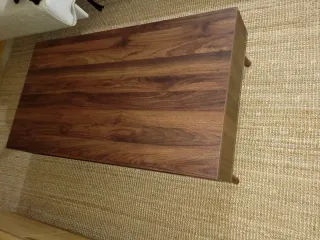 Mesa de centro con cajón.