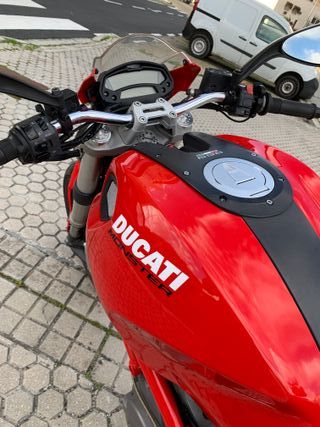 Ducati Monster 696+ Limitada A2
