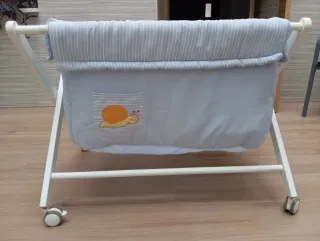 Minicuna tijera de madera.