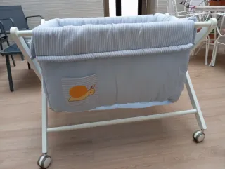 Minicuna tijera de madera.