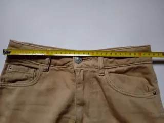 Pantalón cargo beige