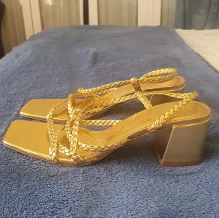 Sandalias doradas Zara trenzadas