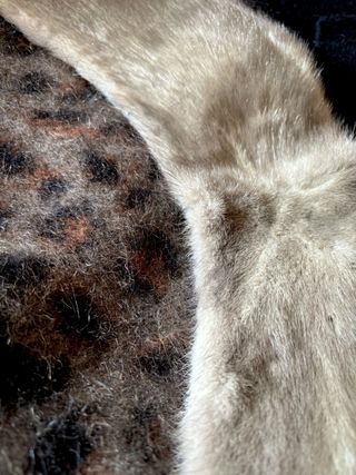 CUELLO PELO NATURAL. Vintage. 60x13.Buen estado