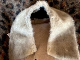 CUELLO PELO NATURAL. Vintage. 60x13.Buen estado