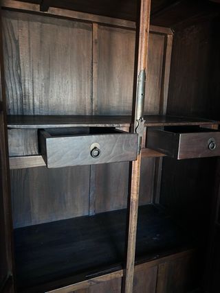 Armario oriental antiguo de madera maciza