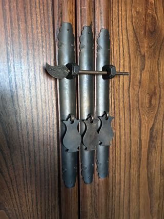 Armario oriental antiguo de madera maciza