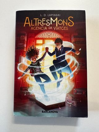 Lot de 2 llibres en Català ( Acció i viatges )