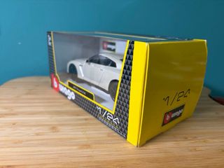 Bburago Nissan GT-R 1:24