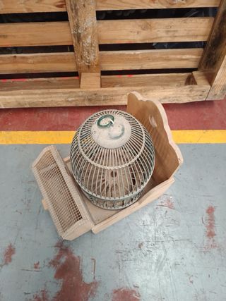 Jaula perdicera de madera y metal