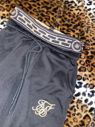 Pantalón chándal Sik Silk negro y dorado