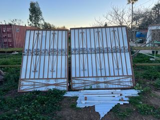 Puerta de finca 2 hojas 136x183 y 196 de altura.