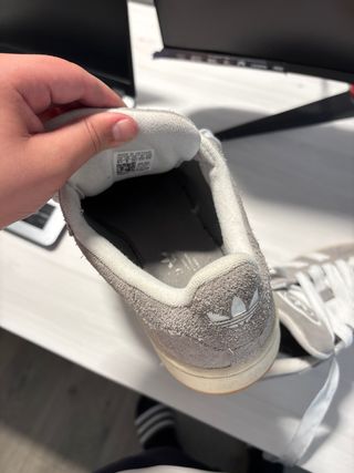Zapatillas Adidas Grises y Blancas