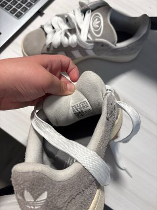 Zapatillas Adidas Grises y Blancas