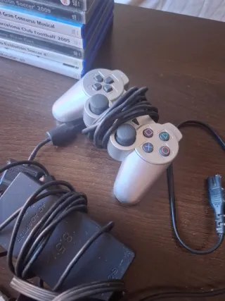 Consola PS2 + 2 Mandos + 2 Tarjetas Memoria + 3 ju