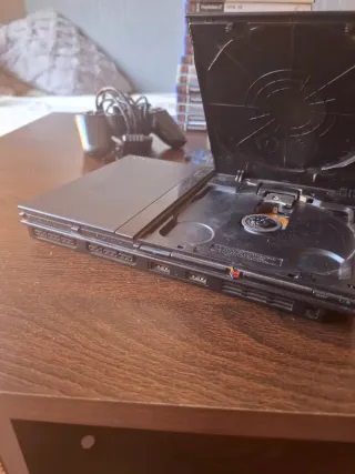 Consola PS2 + 2 Mandos + 2 Tarjetas Memoria + 3 ju