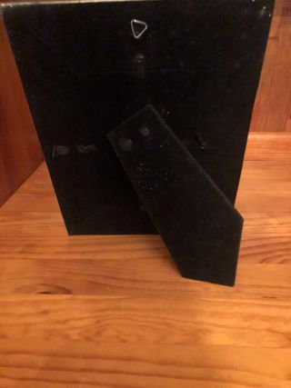 Marco de fotos beige y dorado