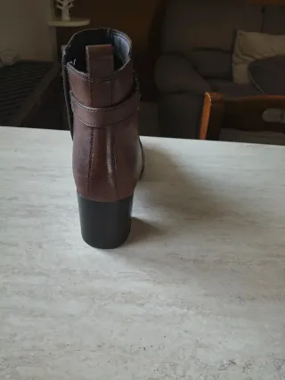 Stivaletti in pelle marroni con tacco