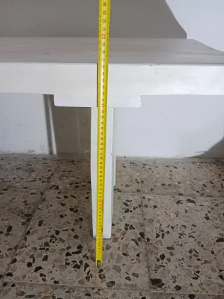 Banco de madera blanco