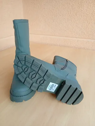 Botas de agua caqui.