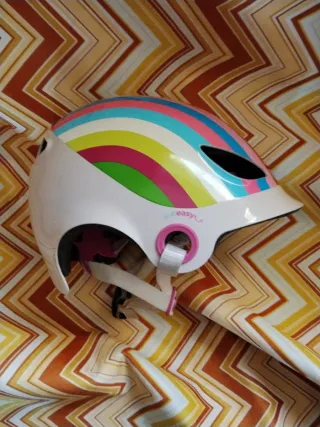 Casco infantil arcoíris para patín o bici