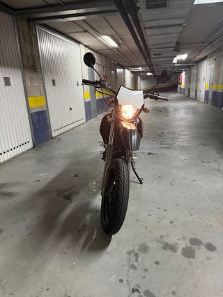 Moto Rieju Supermotard Negra