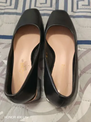 Zapatos negros de tacón bajo