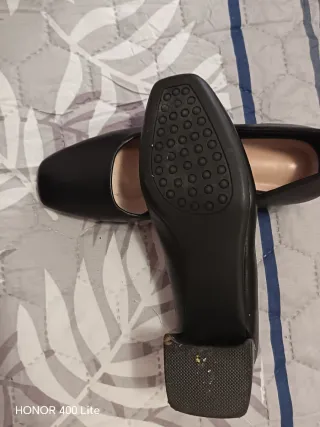 Zapatos negros de tacón bajo