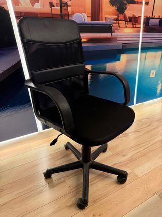 Tengo 2 sillas de oficina con ruedas