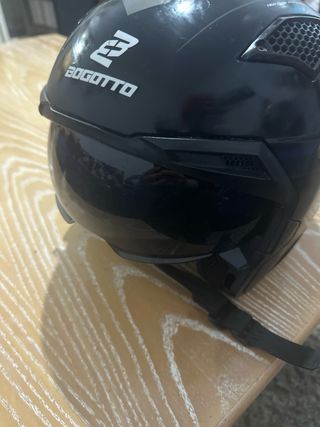 Casco de moto negro