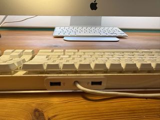 Teclado Apple A1048 con cable