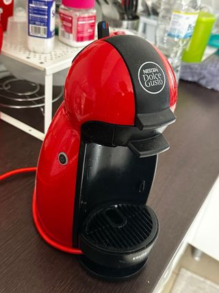 Cafetera Dolce Gusto Roja
