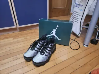 Zapatillas Nike Vapormax Plus Negras/Grises