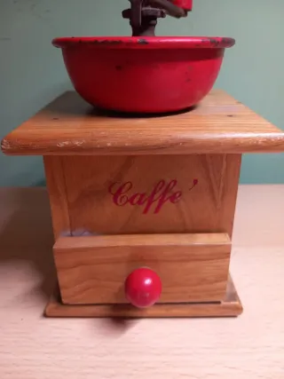 Macinacaffè Vintage in Legno e Metallo Rosso