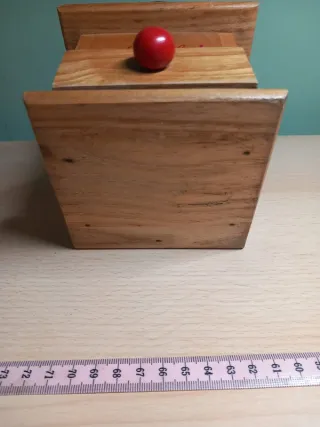 Macinacaffè Vintage in Legno e Metallo Rosso