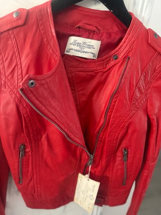 Cazadora Piel Roja Zara Talla M
