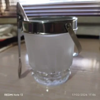 Cubiteras de cristal y metal