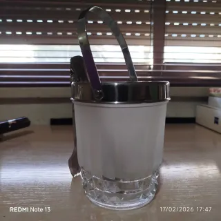 Cubiteras de cristal y metal