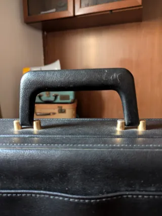 Maletín de piel negro