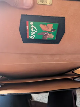 Maletín de piel negro