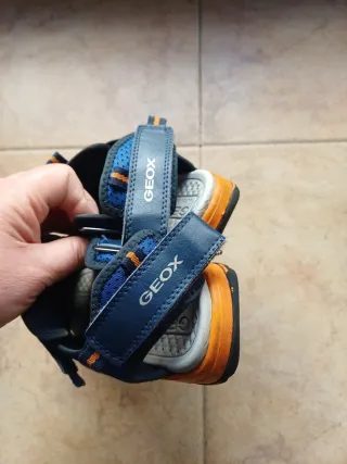 Sandalias Geox niño velcro azul/naranja