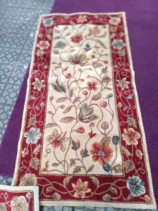 Due tappeti con design floreale